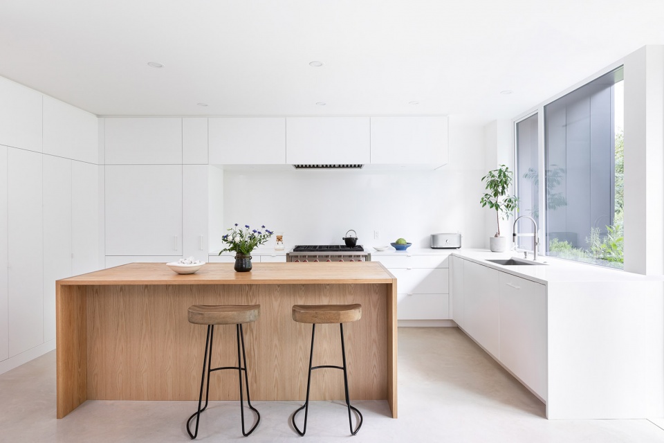 house with two bay windows by darcy jones architecture