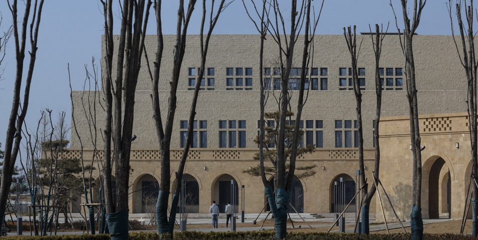 a complex of library museum and history museum of yanan university new campus china by architectural design research institute of tsinghu...
