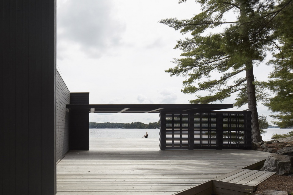 muskoka boathouse by akb architects