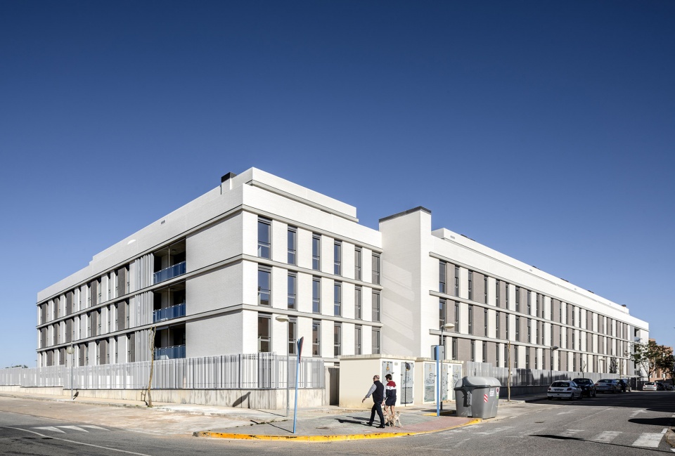 habitat boulevar 123 dwellings in mairena del aljarafe by gabriel verd arquitectos buro4 arquitectos slp