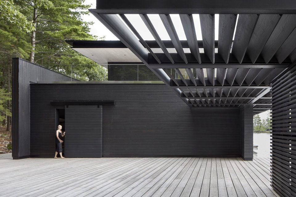muskoka boathouse by akb architects