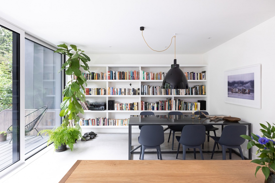 house with two bay windows by darcy jones architecture