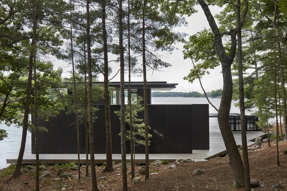 muskoka boathouse by akb architects