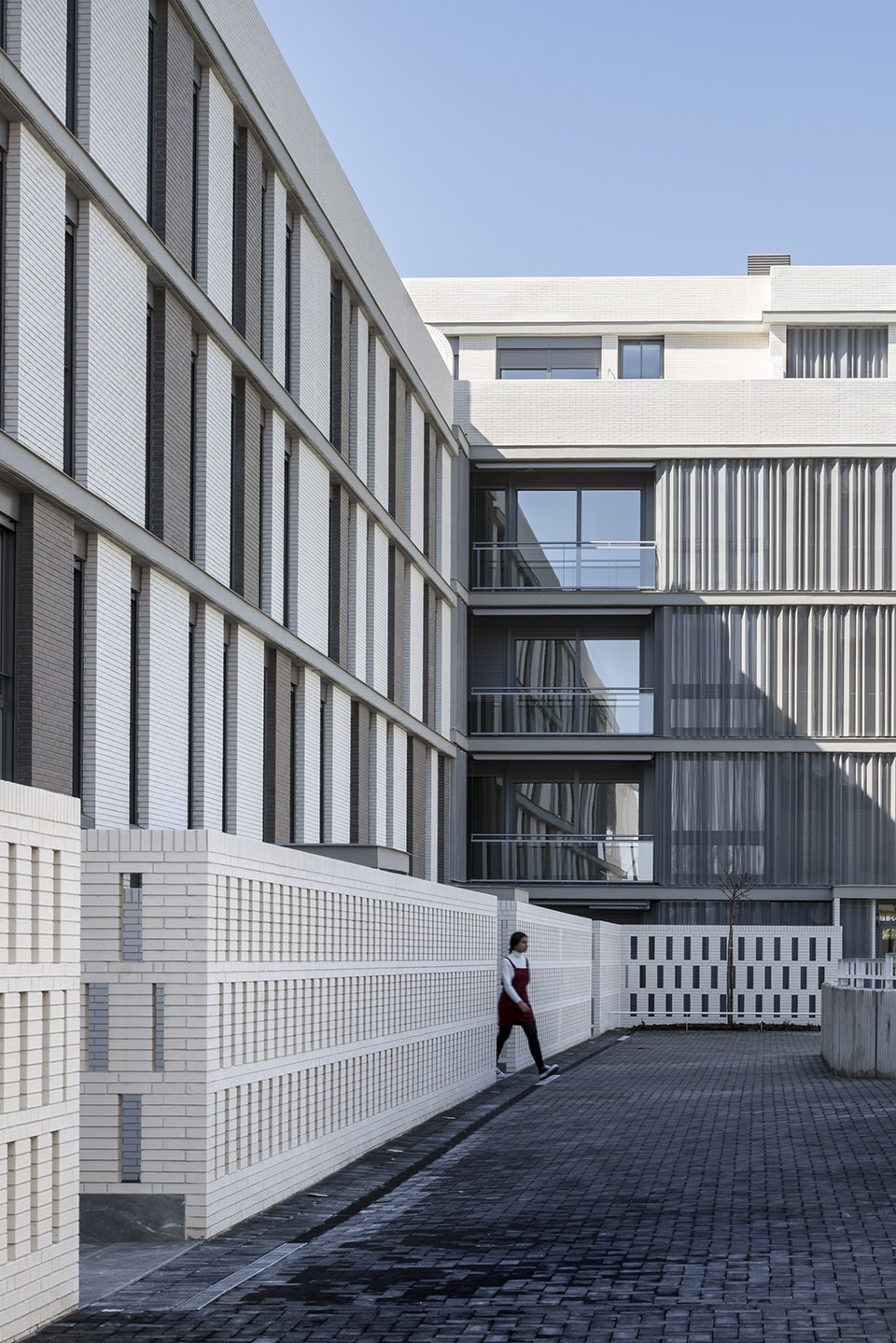 habitat boulevar 123 dwellings in mairena del aljarafe by gabriel verd arquitectos buro4 arquitectos slp