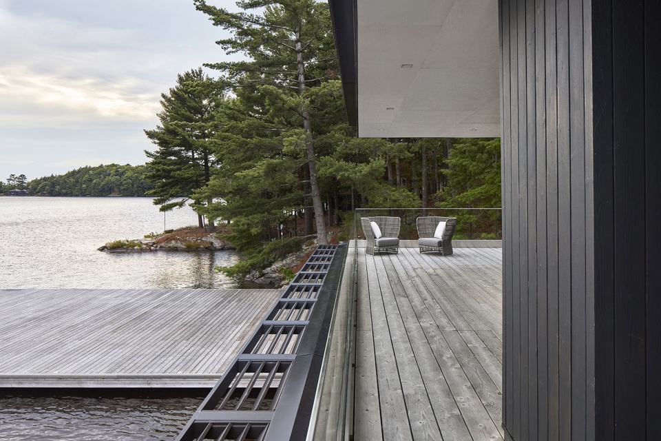muskoka boathouse by akb architects
