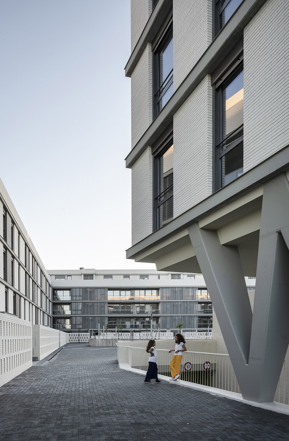 habitat boulevar 123 dwellings in mairena del aljarafe by gabriel verd arquitectos buro4 arquitectos slp