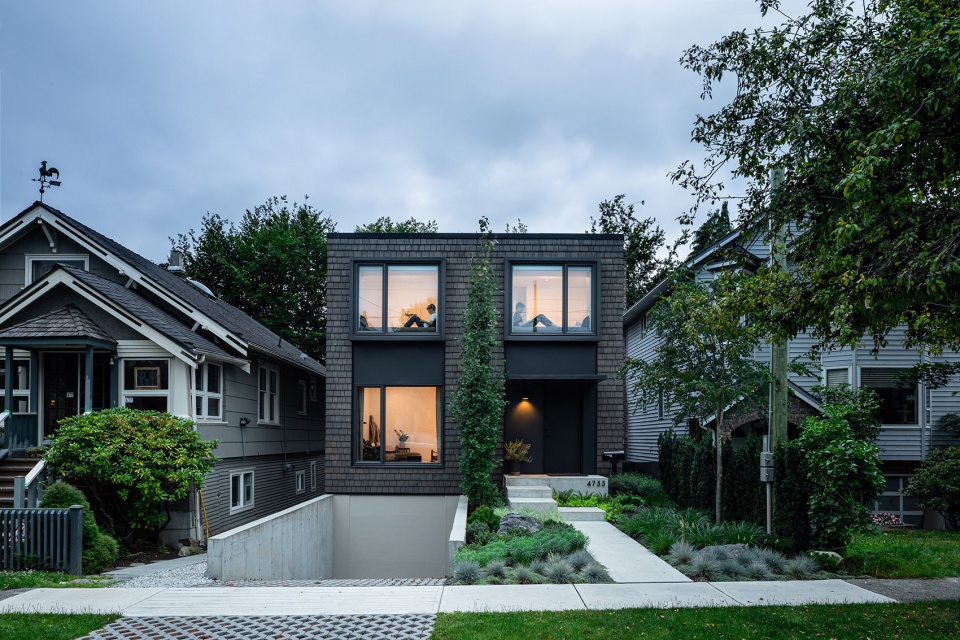 house with two bay windows by darcy jones architecture
