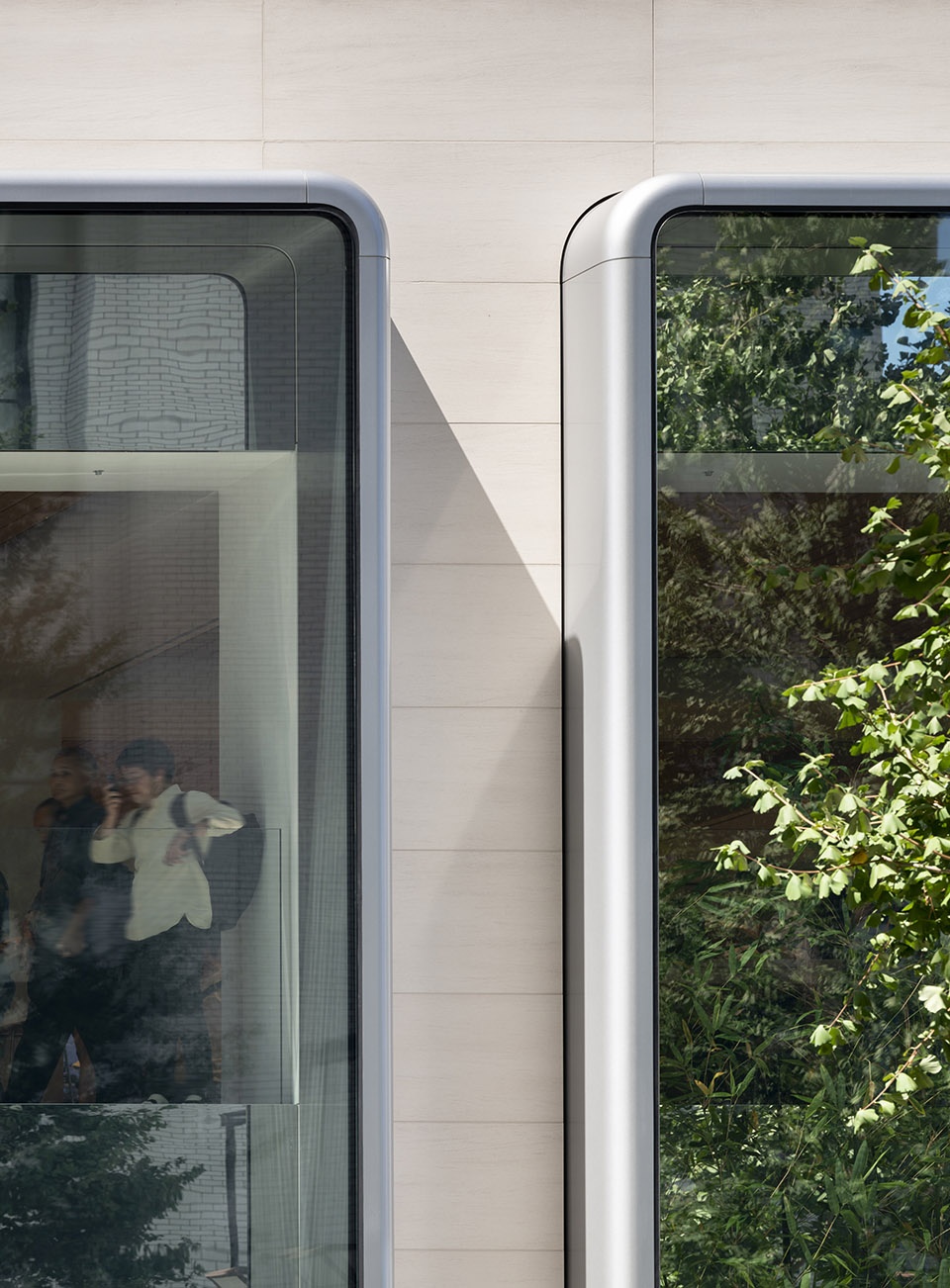 apple marunouchi by foster partners