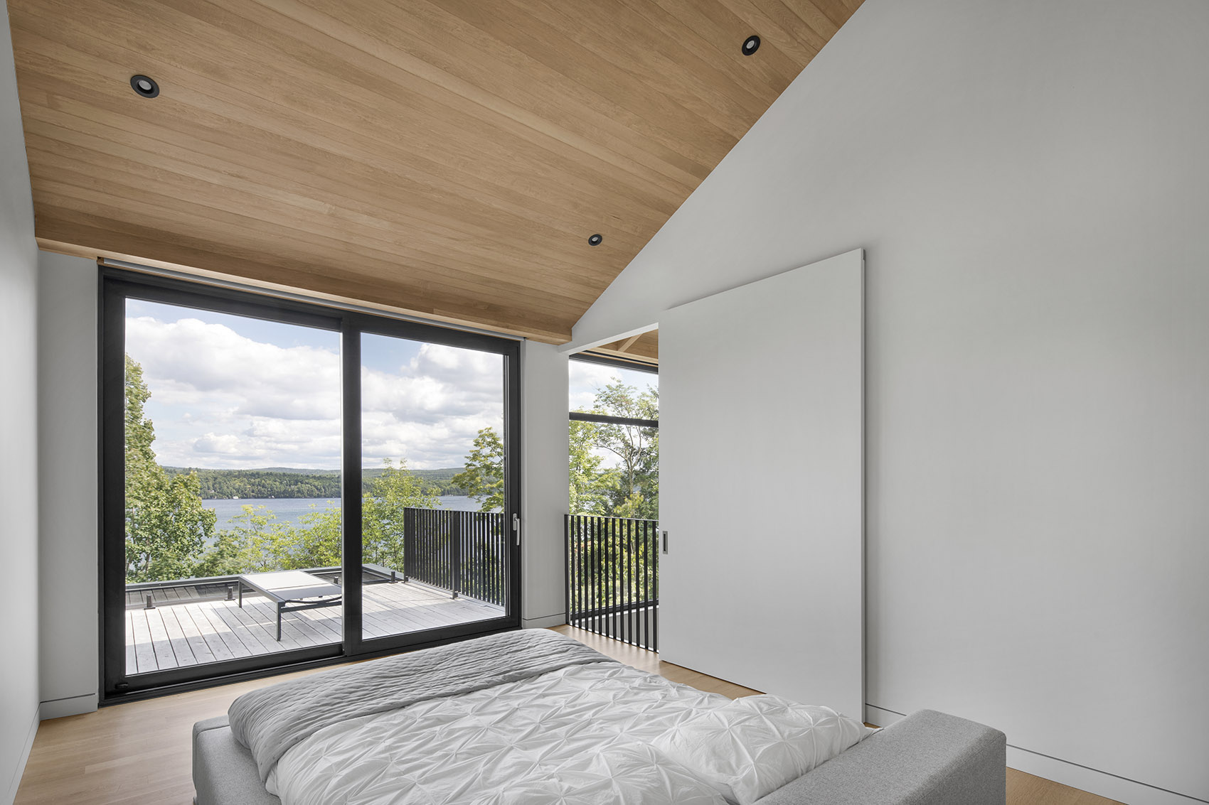 Cap StMartin House by Bourgeois Lechasseur architects 谷德设计网