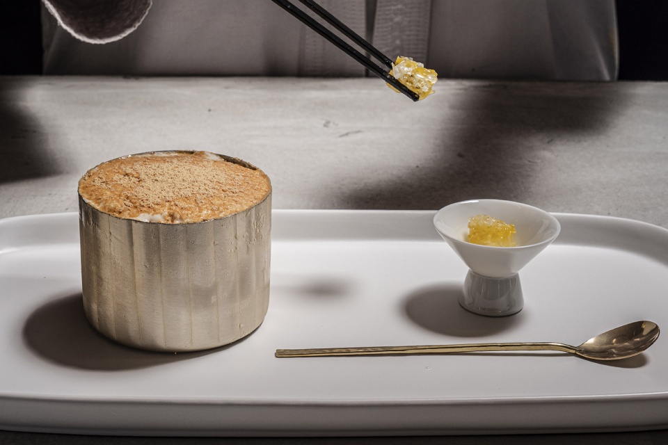 cup of ceremony pop up store by studio riebenbauer