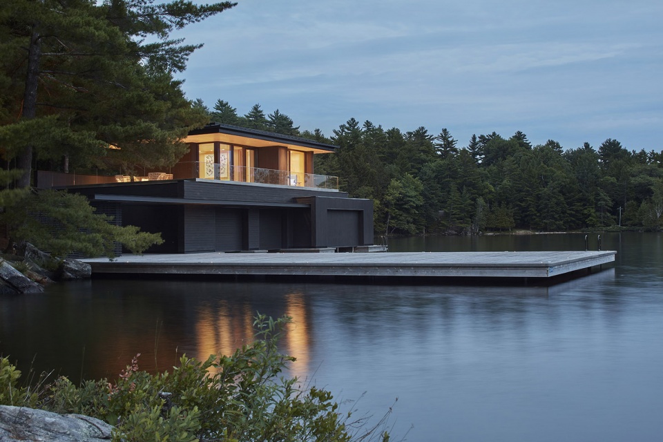 muskoka boathouse by akb architects