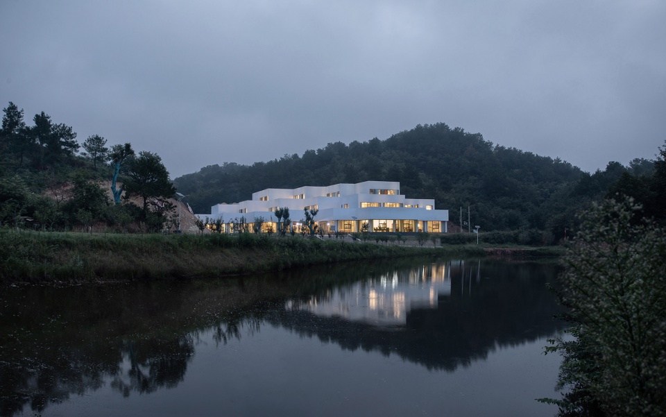 architectural design of the shenshan ridge integrated service center china by 3andwich design he wei studio