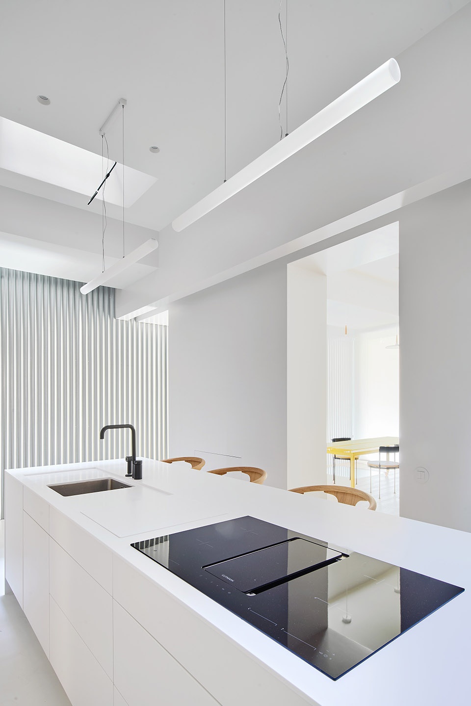 casa a12 by lucas y hernandez gil arquitectos