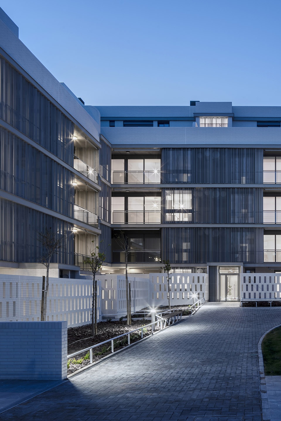 habitat boulevar 123 dwellings in mairena del aljarafe by gabriel verd arquitectos buro4 arquitectos slp