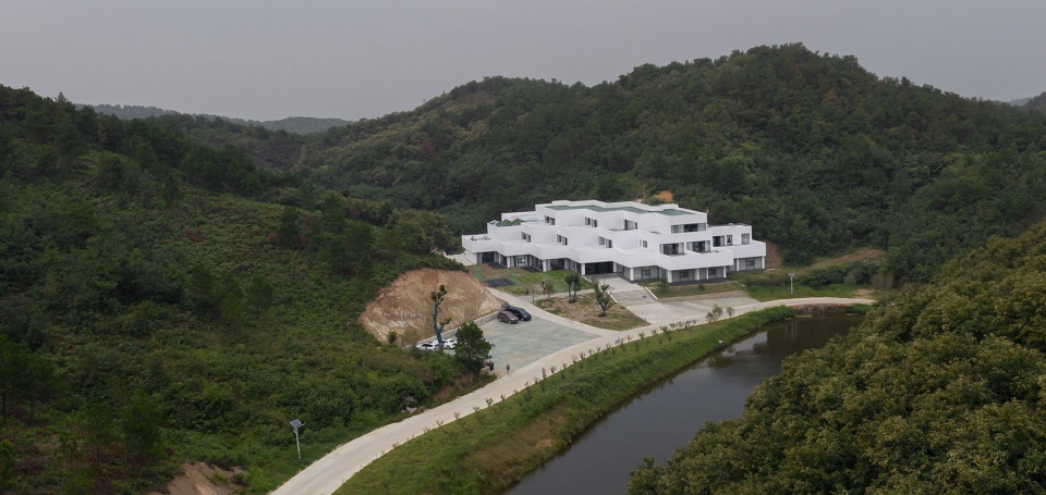 architectural design of the shenshan ridge integrated service center china by 3andwich design he wei studio