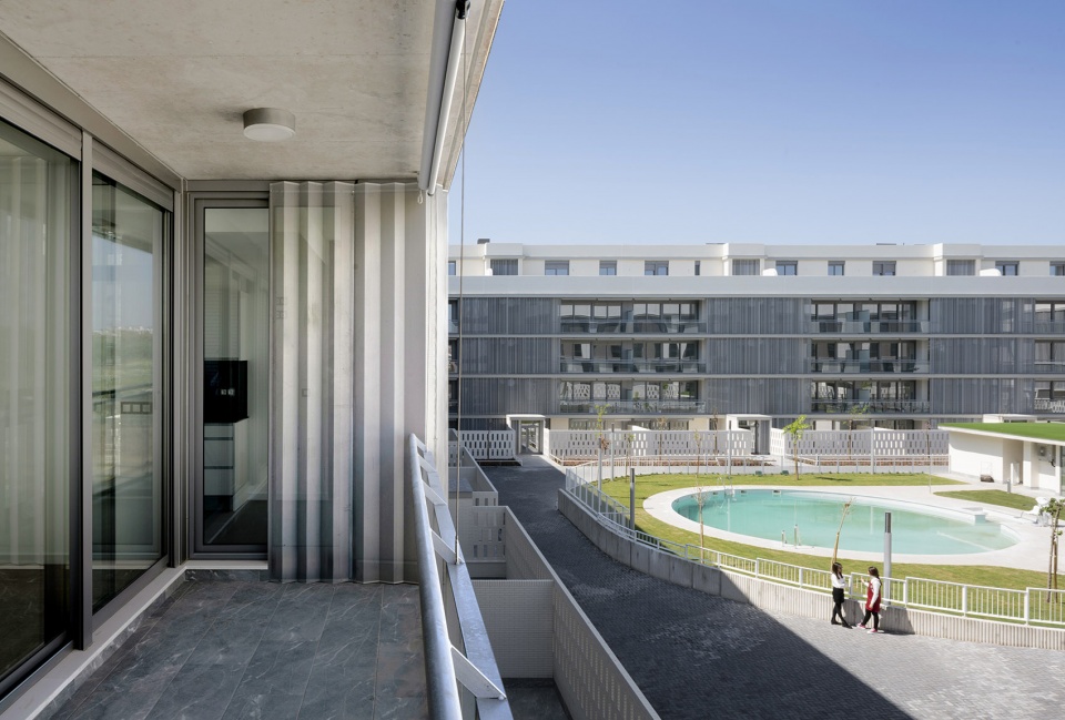 habitat boulevar 123 dwellings in mairena del aljarafe by gabriel verd arquitectos buro4 arquitectos slp
