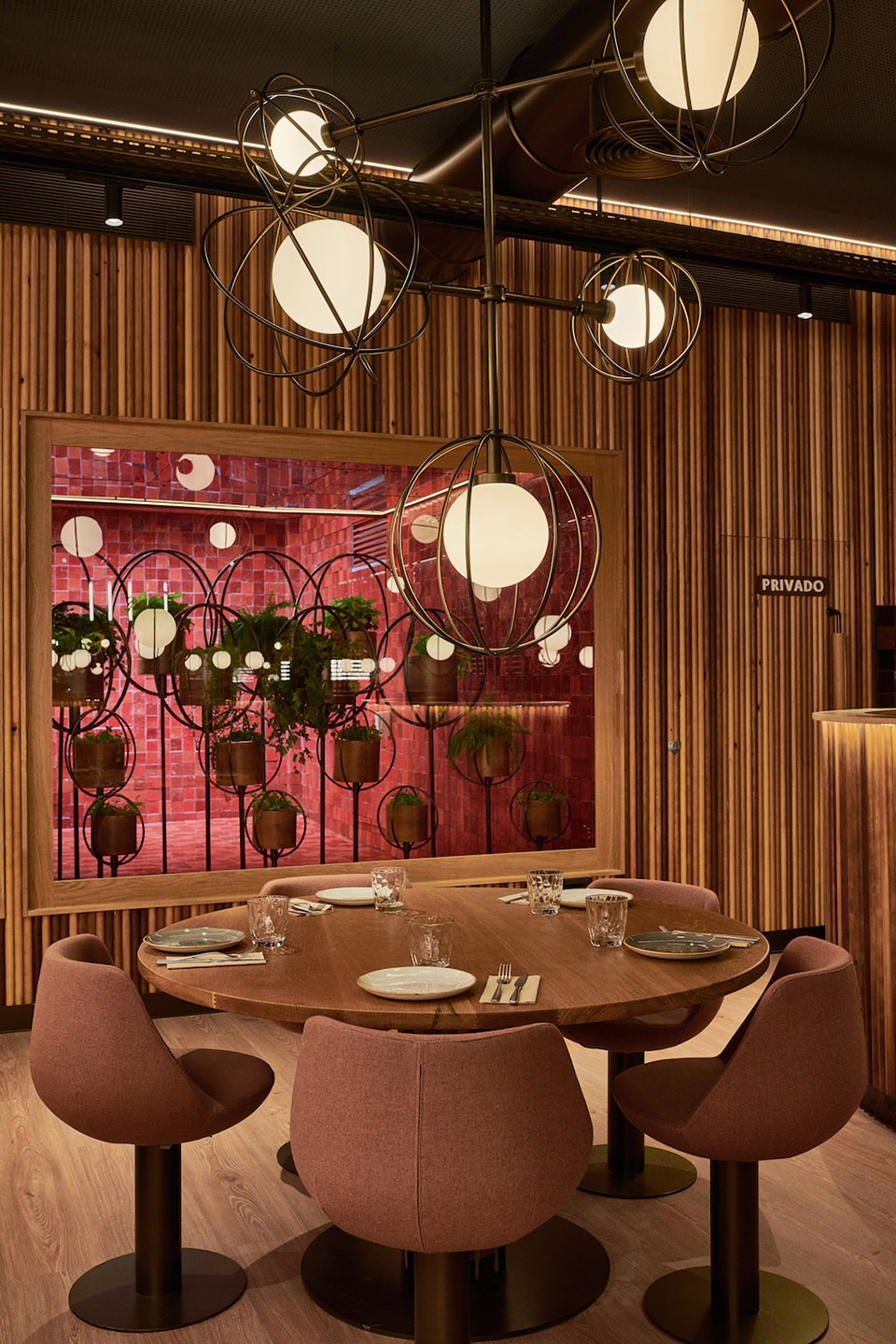 piurs first restaurant in valencia by masquespacio