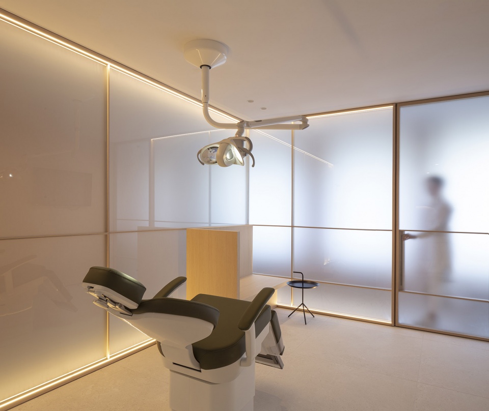 swiss concept clinic by francesc rife studio
