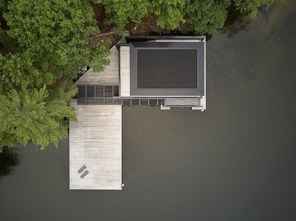 muskoka boathouse by akb architects