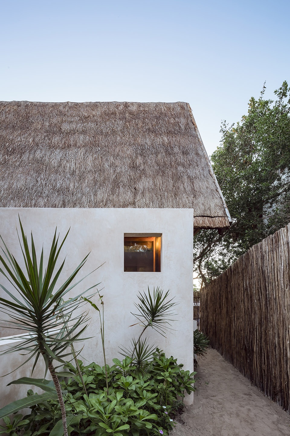 punta caliza by estudio macias peredo