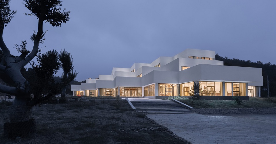 architectural design of the shenshan ridge integrated service center china by 3andwich design he wei studio