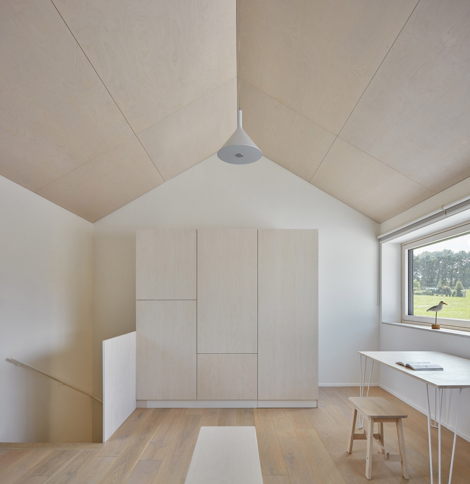 summer house by ddaann architects