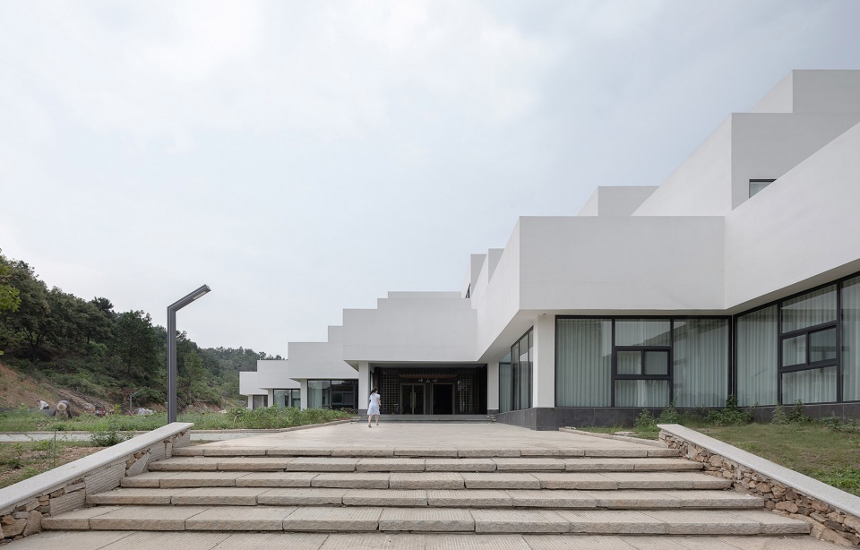 architectural design of the shenshan ridge integrated service center china by 3andwich design he wei studio