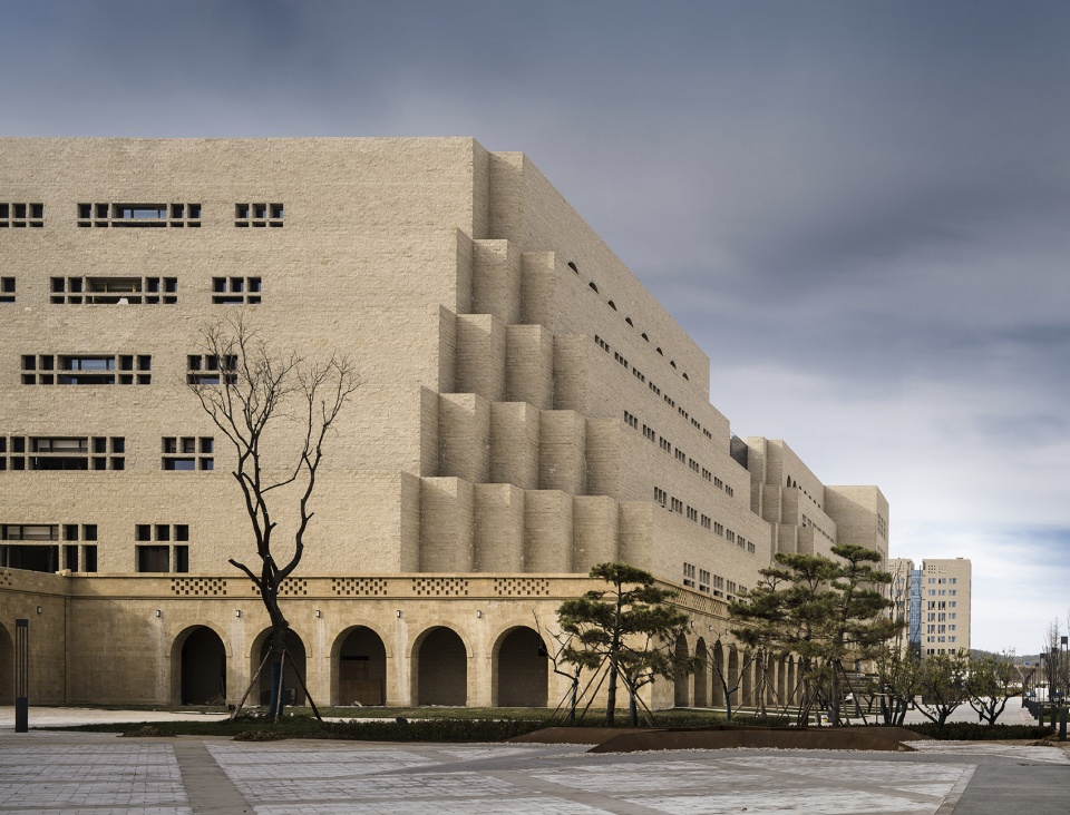 a complex of library museum and history museum of yanan university new campus china by architectural design research institute of tsinghu...