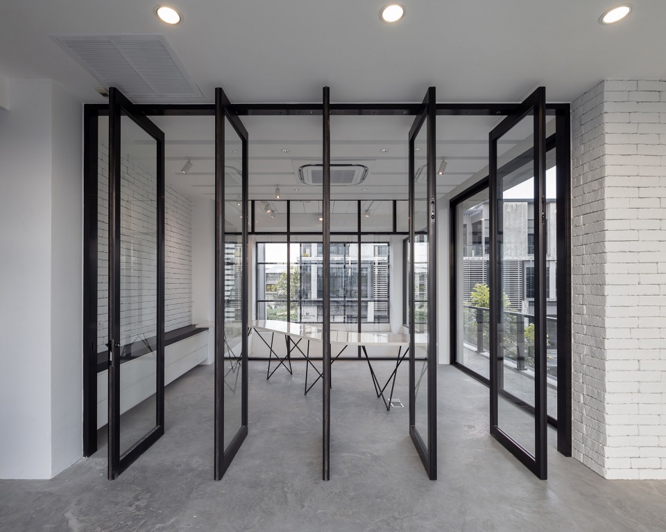 the renovation of sriwara office by fattstudio