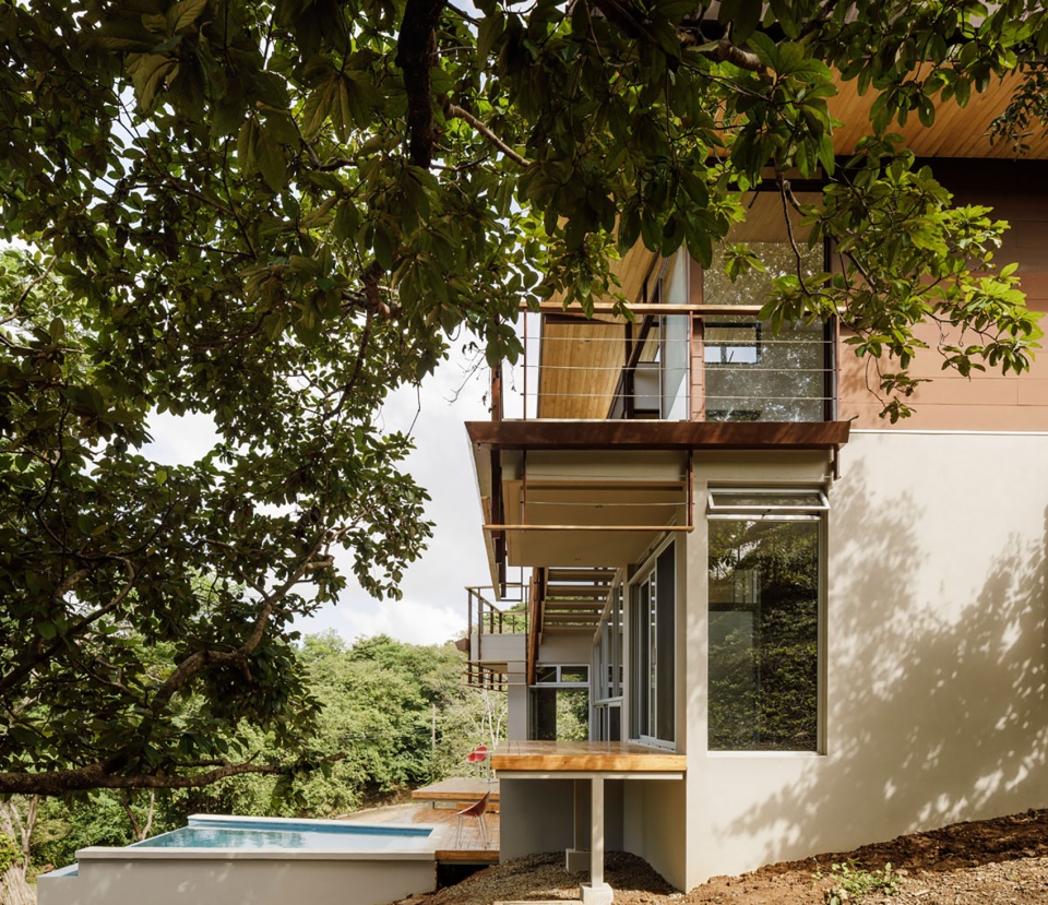 balcony house by laboratory sustaining design
