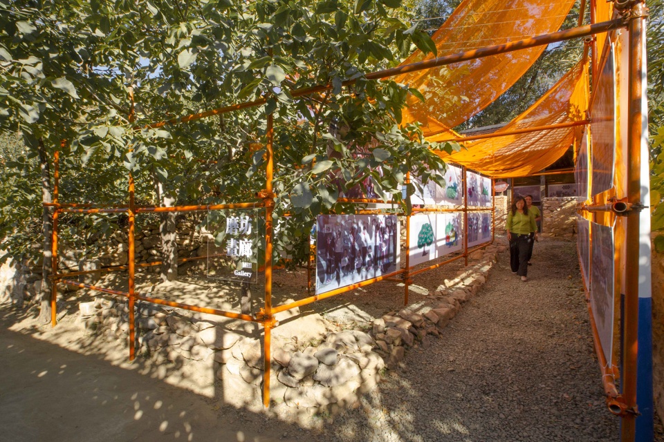 temporary exhibition facilities for harvest festival in shichengzizi village china by fu yingbin
