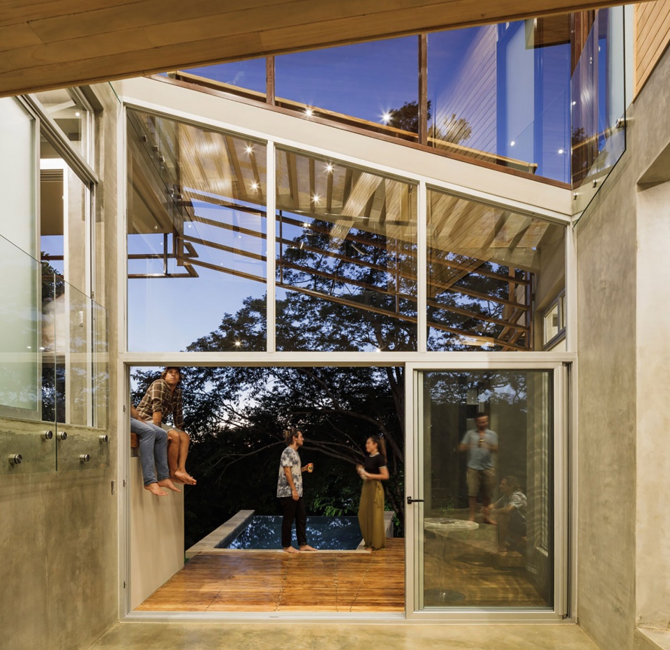 balcony house by laboratory sustaining design