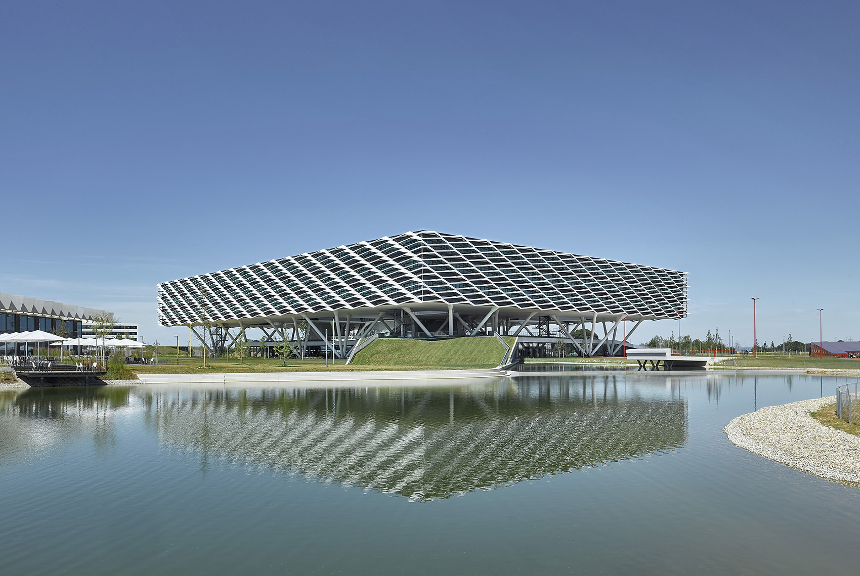 阿迪达斯总部园区arena办公大楼,德国 / behnisch architekten