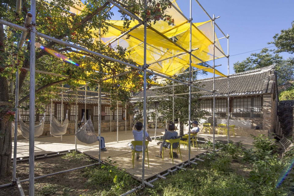 temporary exhibition facilities for harvest festival in shichengzizi village china by fu yingbin