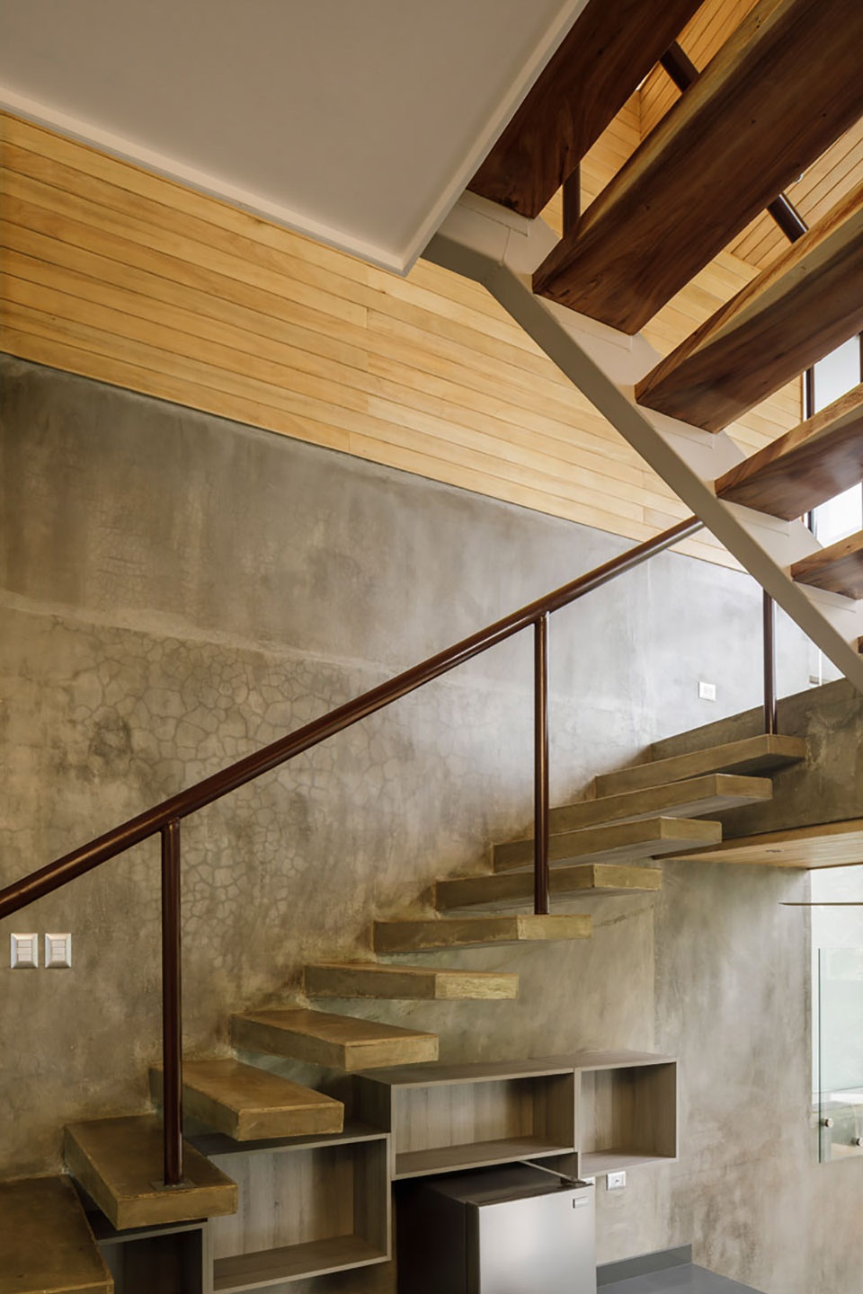 balcony house by laboratory sustaining design