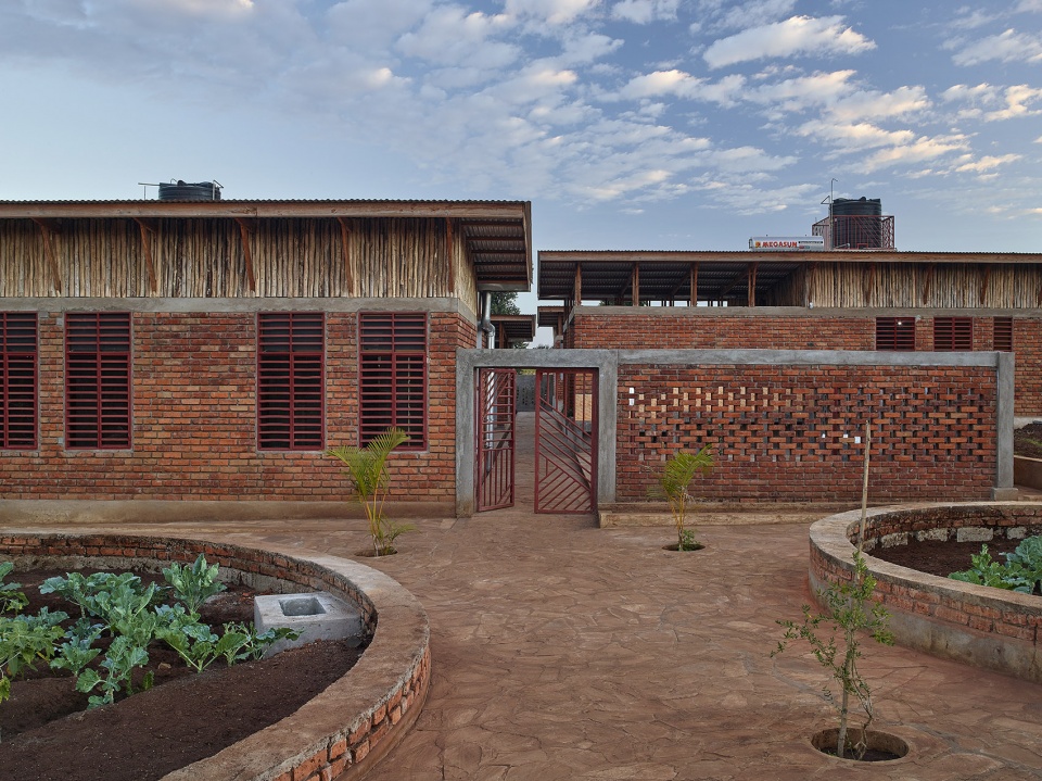 econef childrens center by asante architecture design and lonnqvist vanamo architects