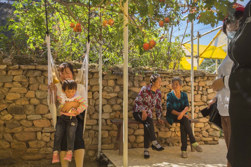 temporary exhibition facilities for harvest festival in shichengzizi village china by fu yingbin