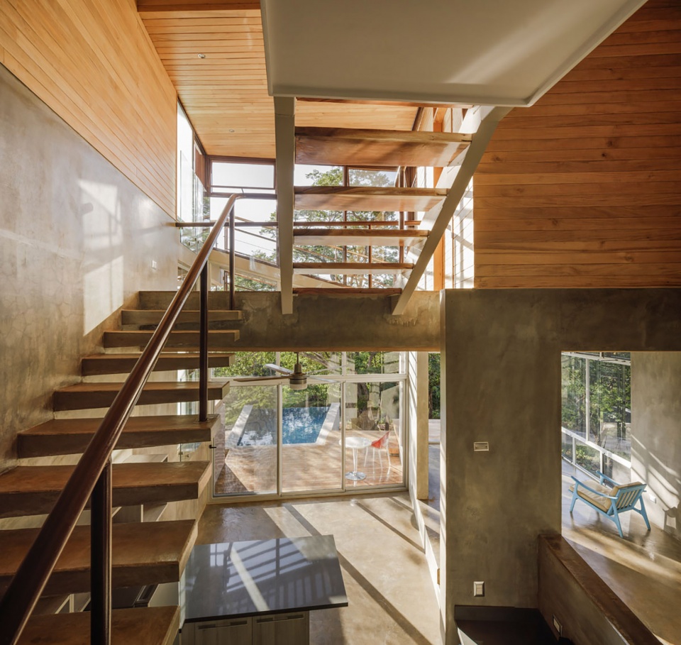 balcony house by laboratory sustaining design