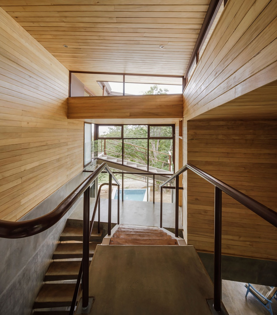 balcony house by laboratory sustaining design