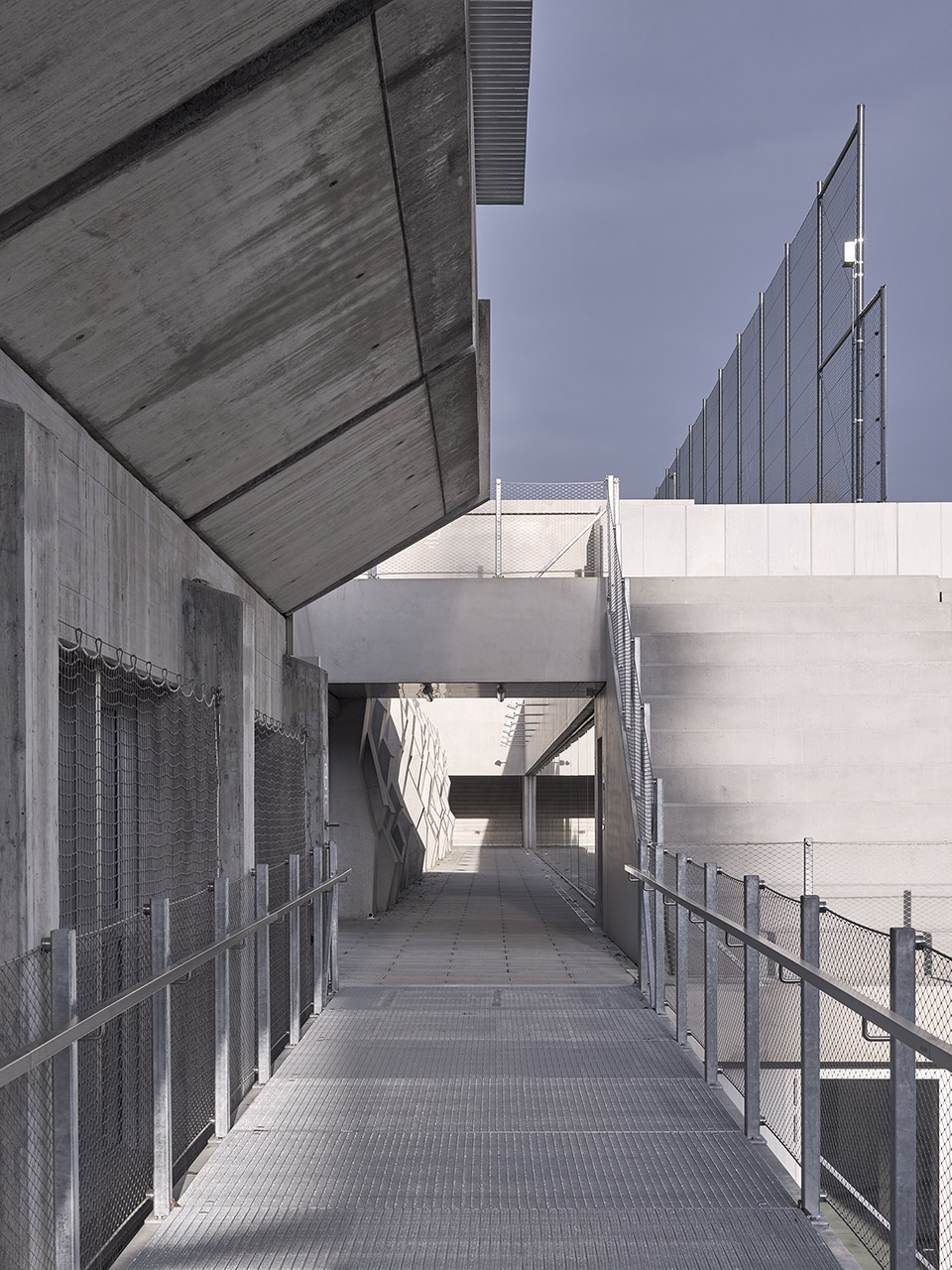 triple sports hall cantonal school wettingen by mlzd