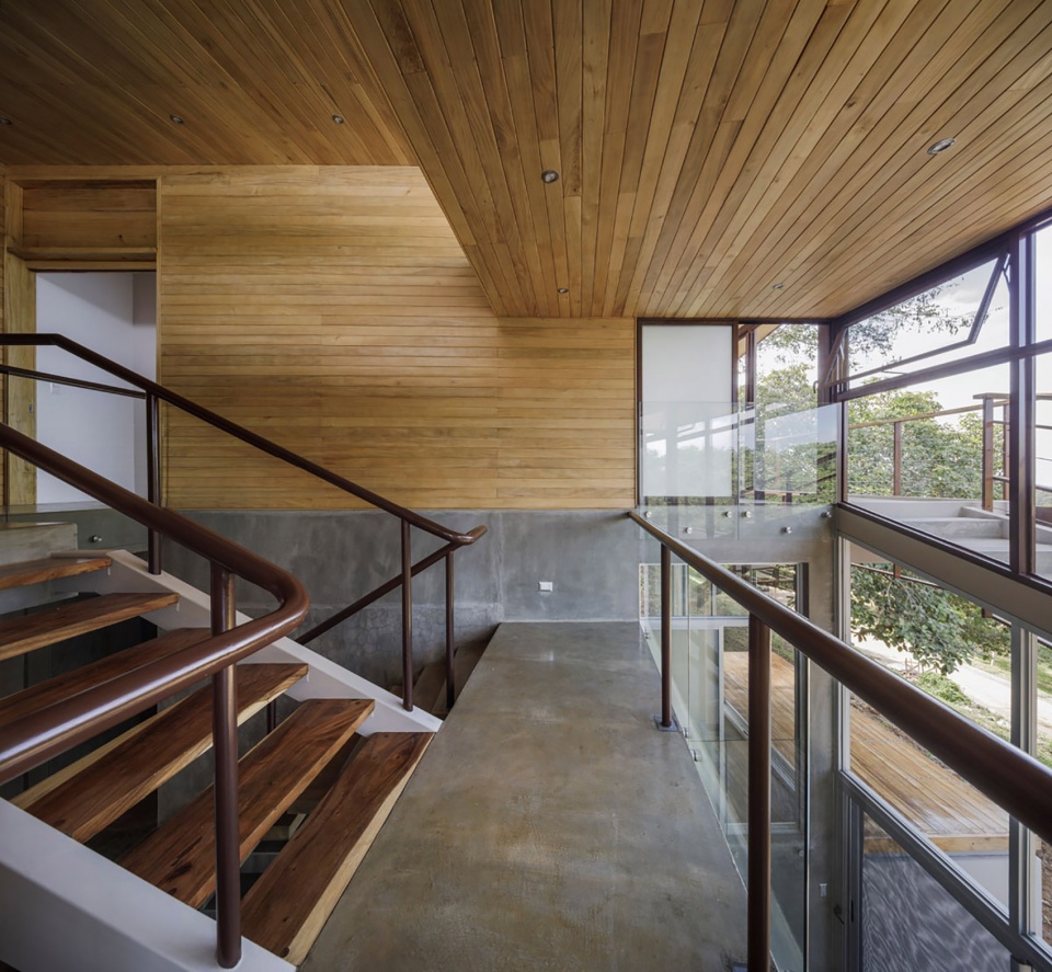 balcony house by laboratory sustaining design