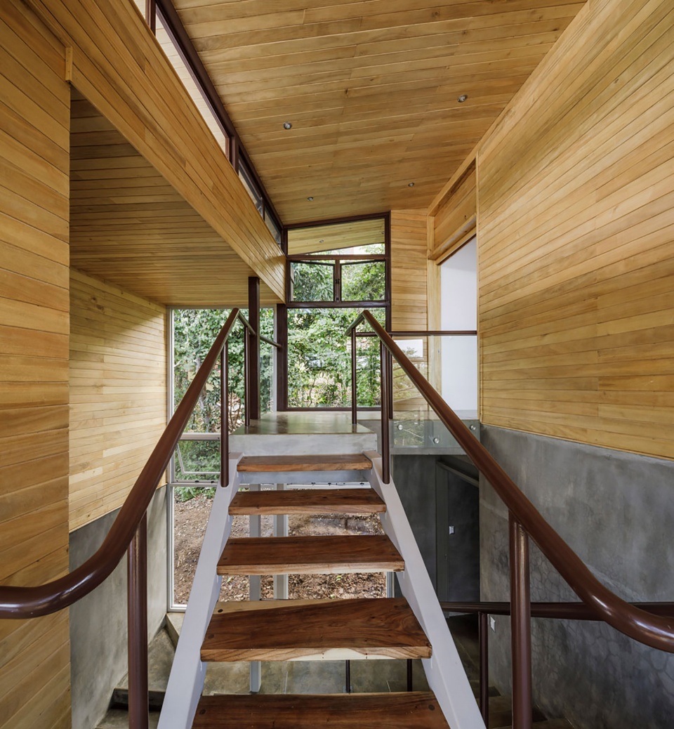 balcony house by laboratory sustaining design