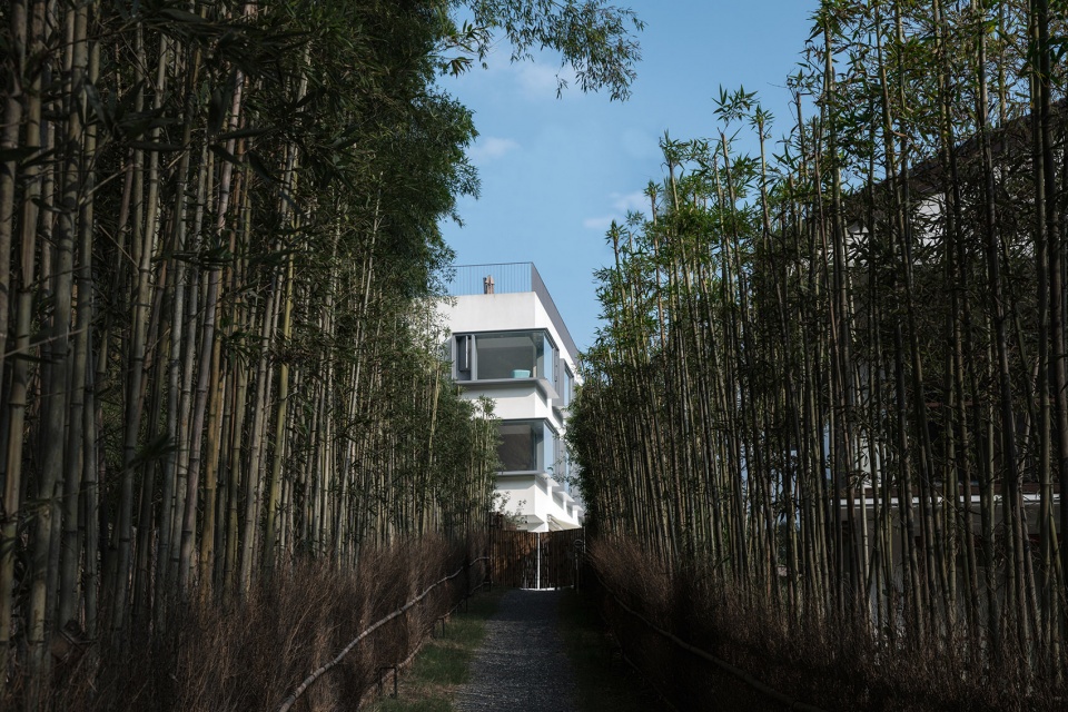 house of windows in moganshan china by officeproject