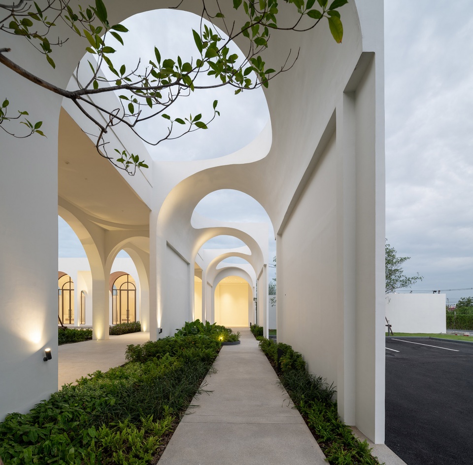 L.khanmak walkway and parking