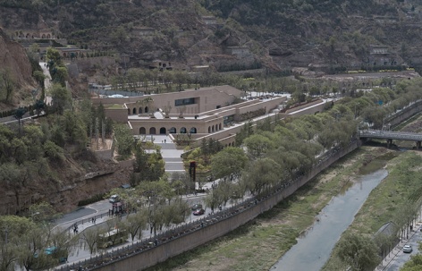 延安宝塔山游客中心 / 清华大学建筑设计研究院有限公司