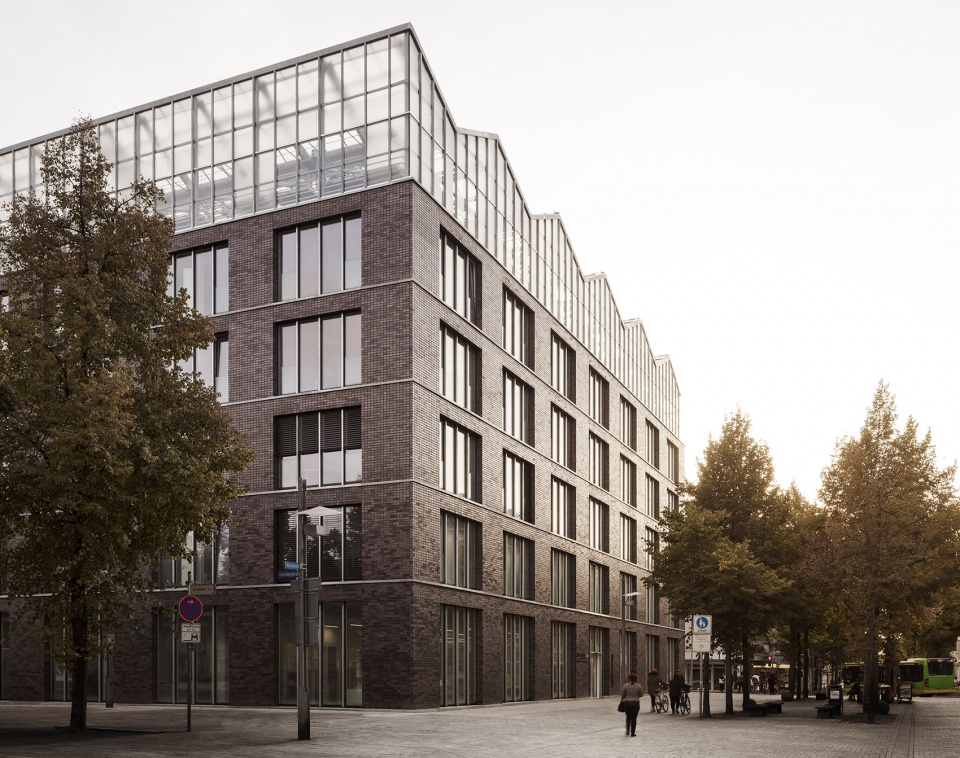 administration building with rooftop greenhouse at the altmarkt oberhausen by kuehn malvezzi