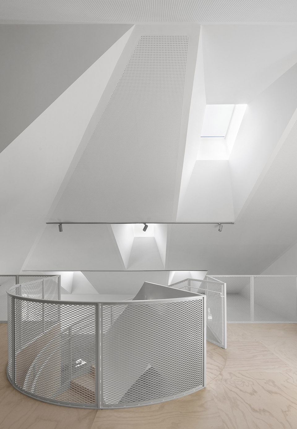 centre est nord est artist residence by bourgeois lechasseur architectes