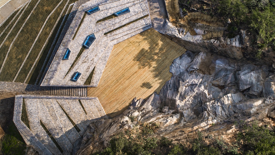 stone nest amphitheatre in weihai china by he wei studio