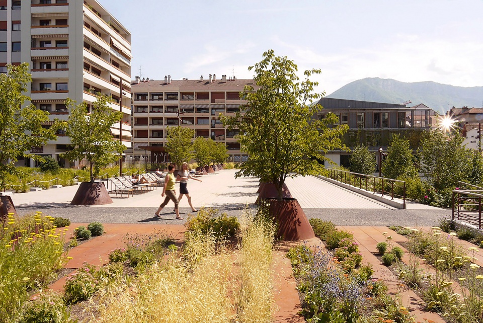 urban space of esplanade paul grimault at annecy by agence aps