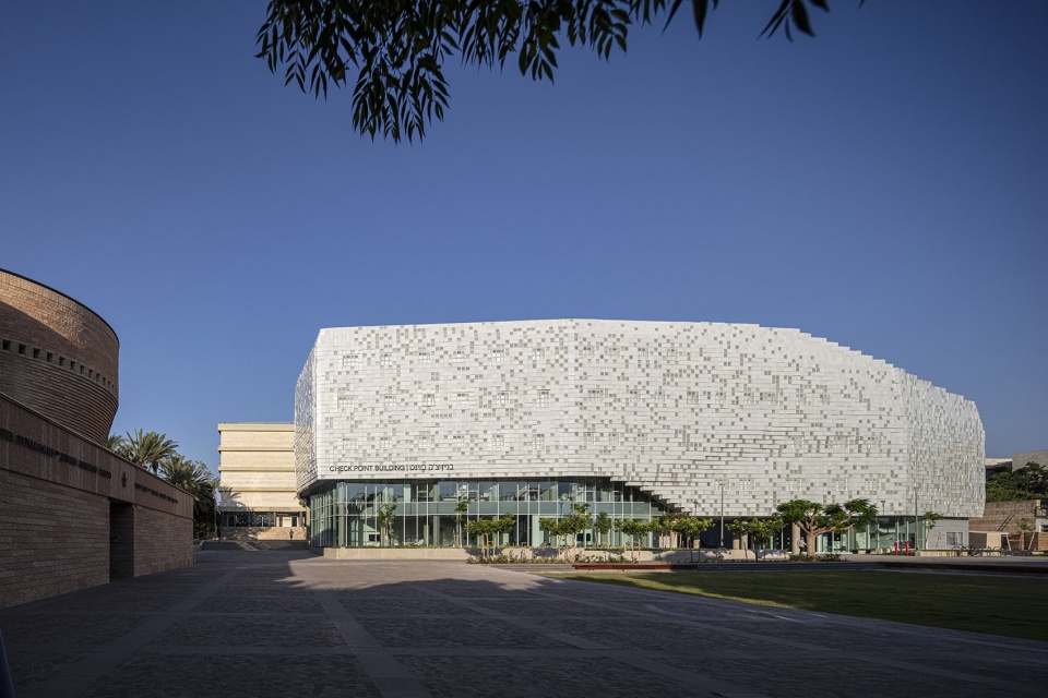 check point building by kimmel eshkolot architects